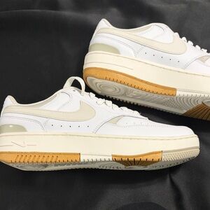 Nike Women's Sneakers White and Cream